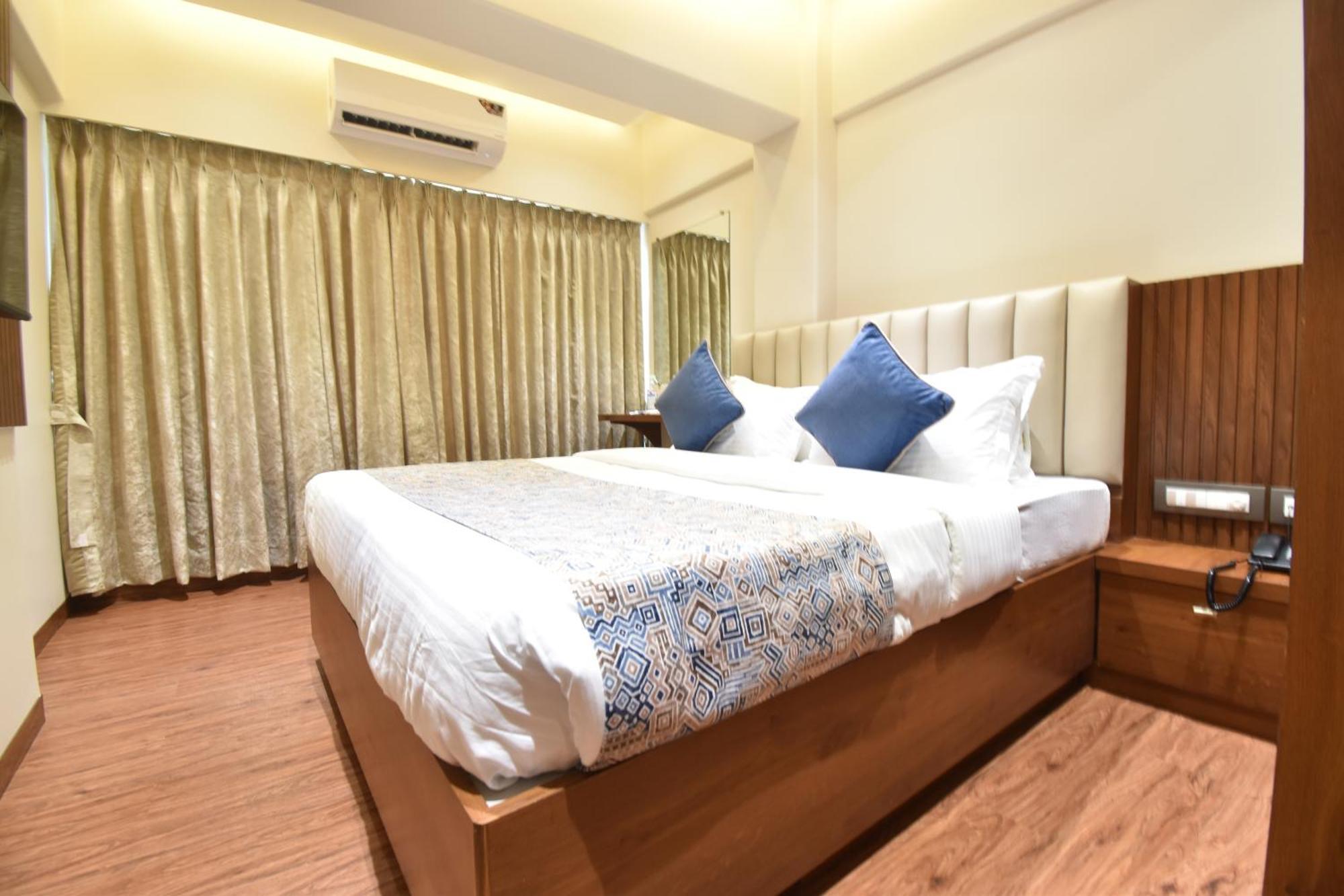 Hotel Kalpana Palace, Mumbai  Buitenkant foto