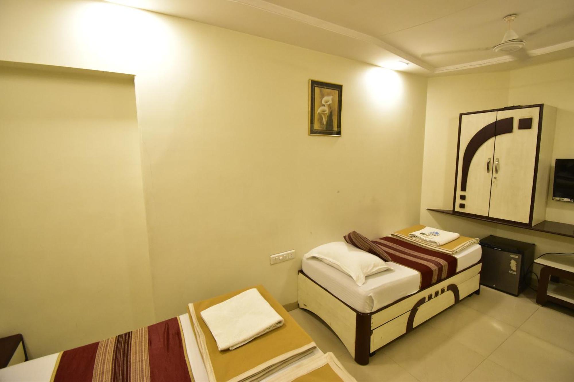 Hotel Kalpana Palace, Mumbai  Buitenkant foto